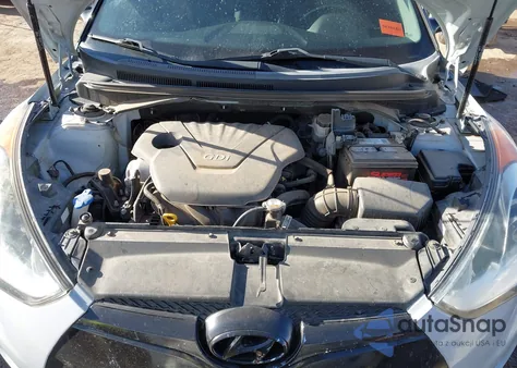 2015 Hyundai Veloster Re:flex z USA, uszkodzony, nr VIN KMHTC6AD9FU221411